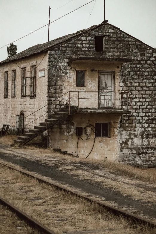 a small building near some train tracks