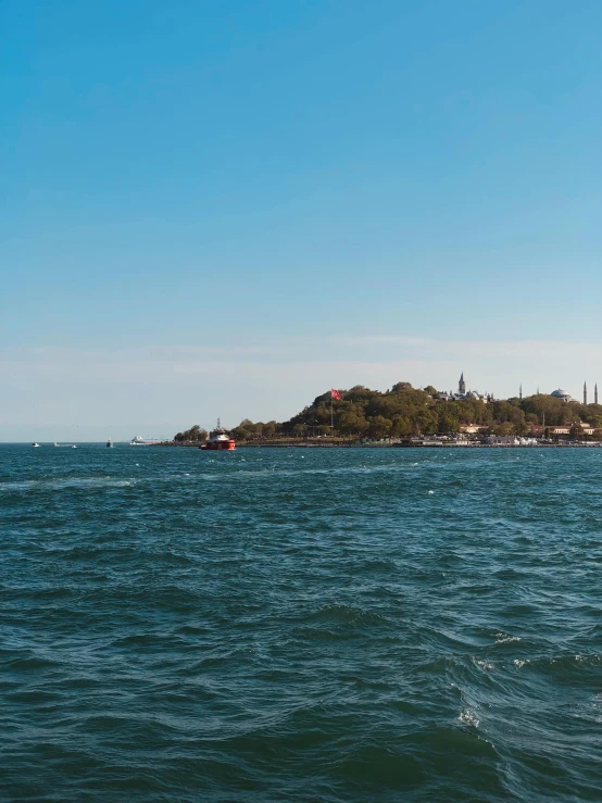 the boat is approaching a small island in the water