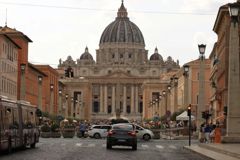 a po of the traffic in front of the building