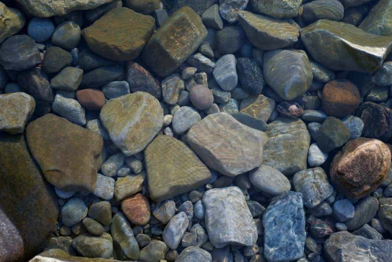 an image of rocks and water that are close together