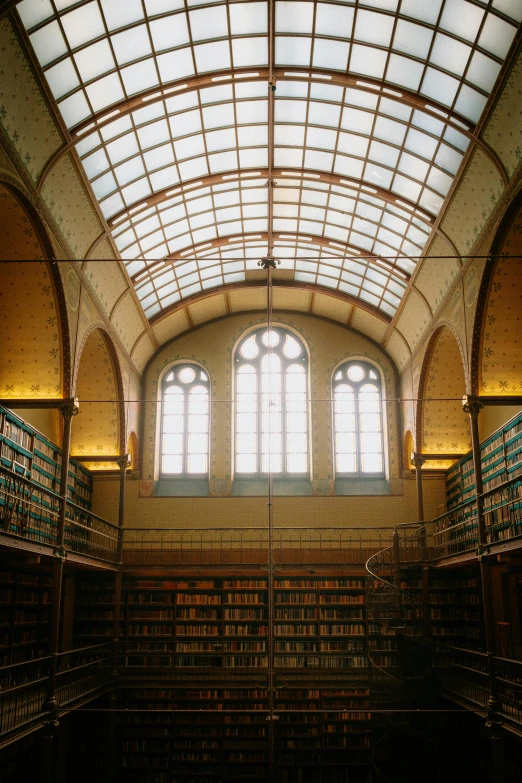 the interior of a very large liry with high ceilings