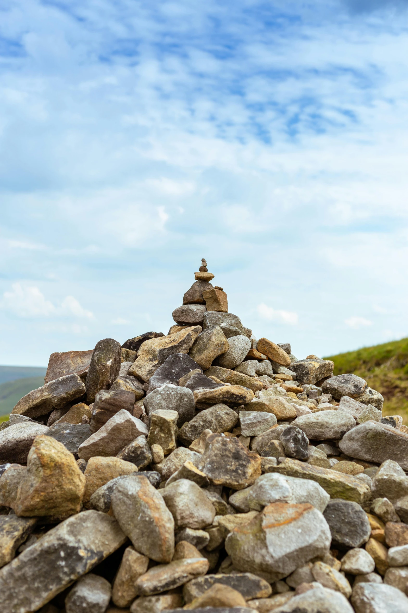 there are many rocks stacked up on this hill