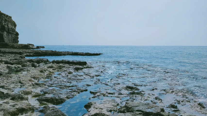 the ocean is reflected in the calm waters