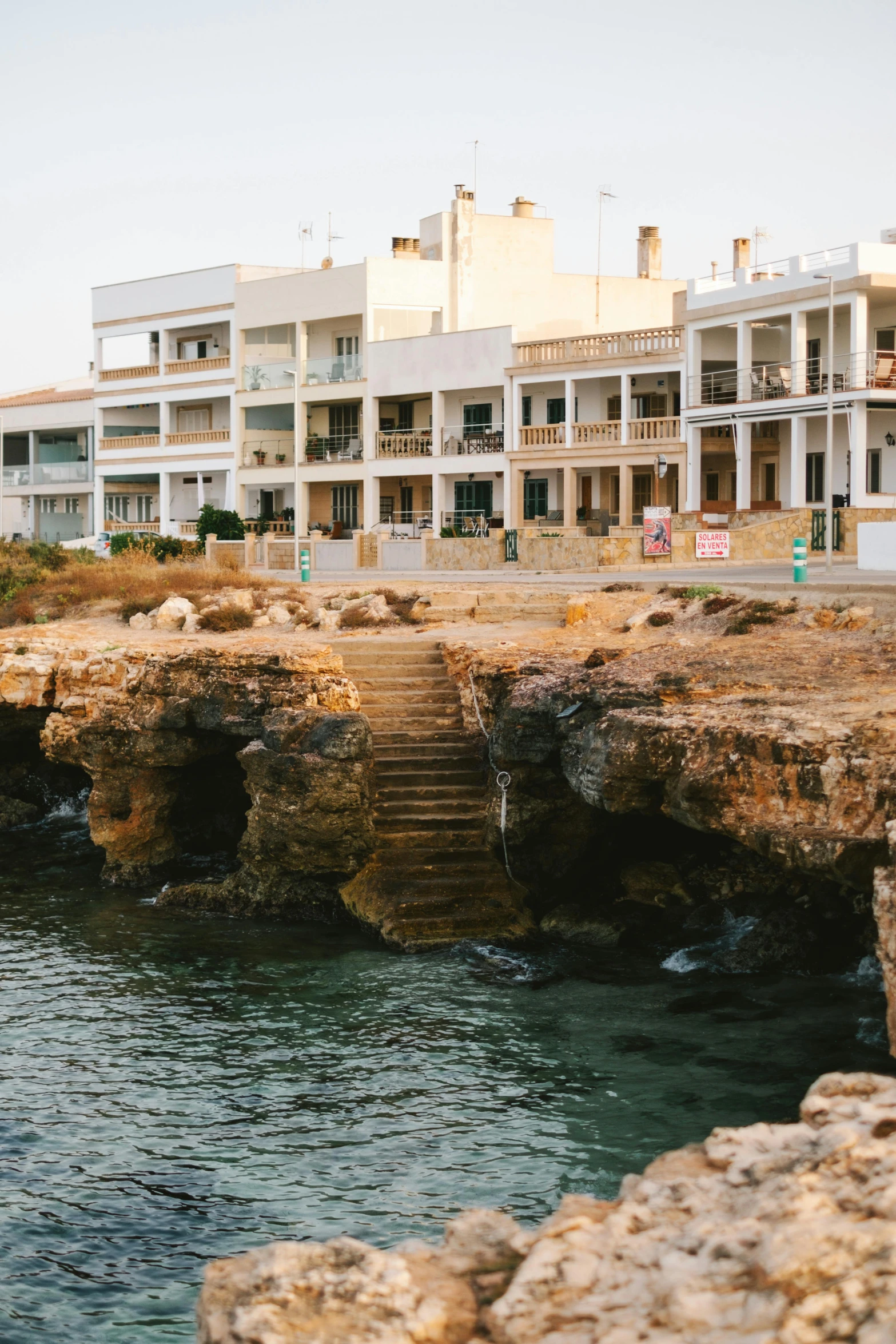 a beachfront view shows els, water, and a rocky shoreline