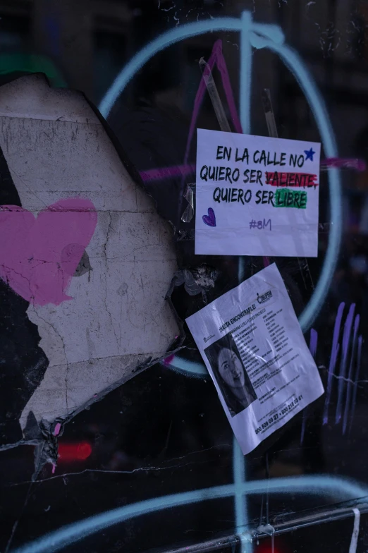 a sign on a window in the mexican language