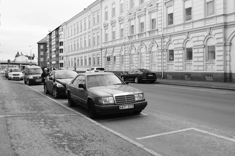 there are cars that are parked along the side of the street