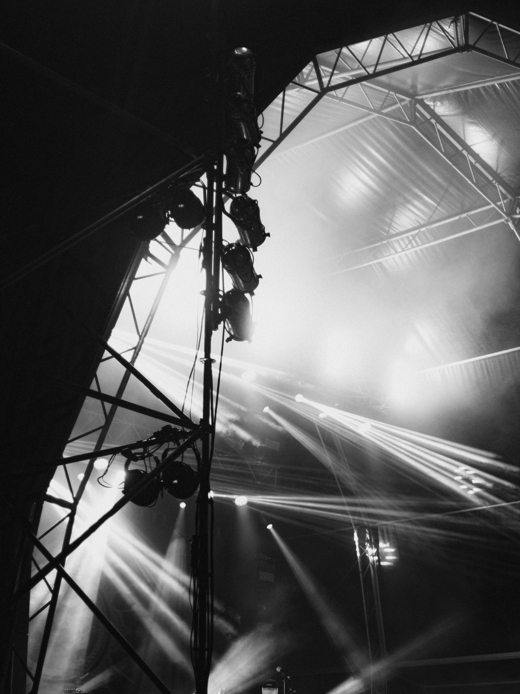 a large metal pole with lots of light coming out of it