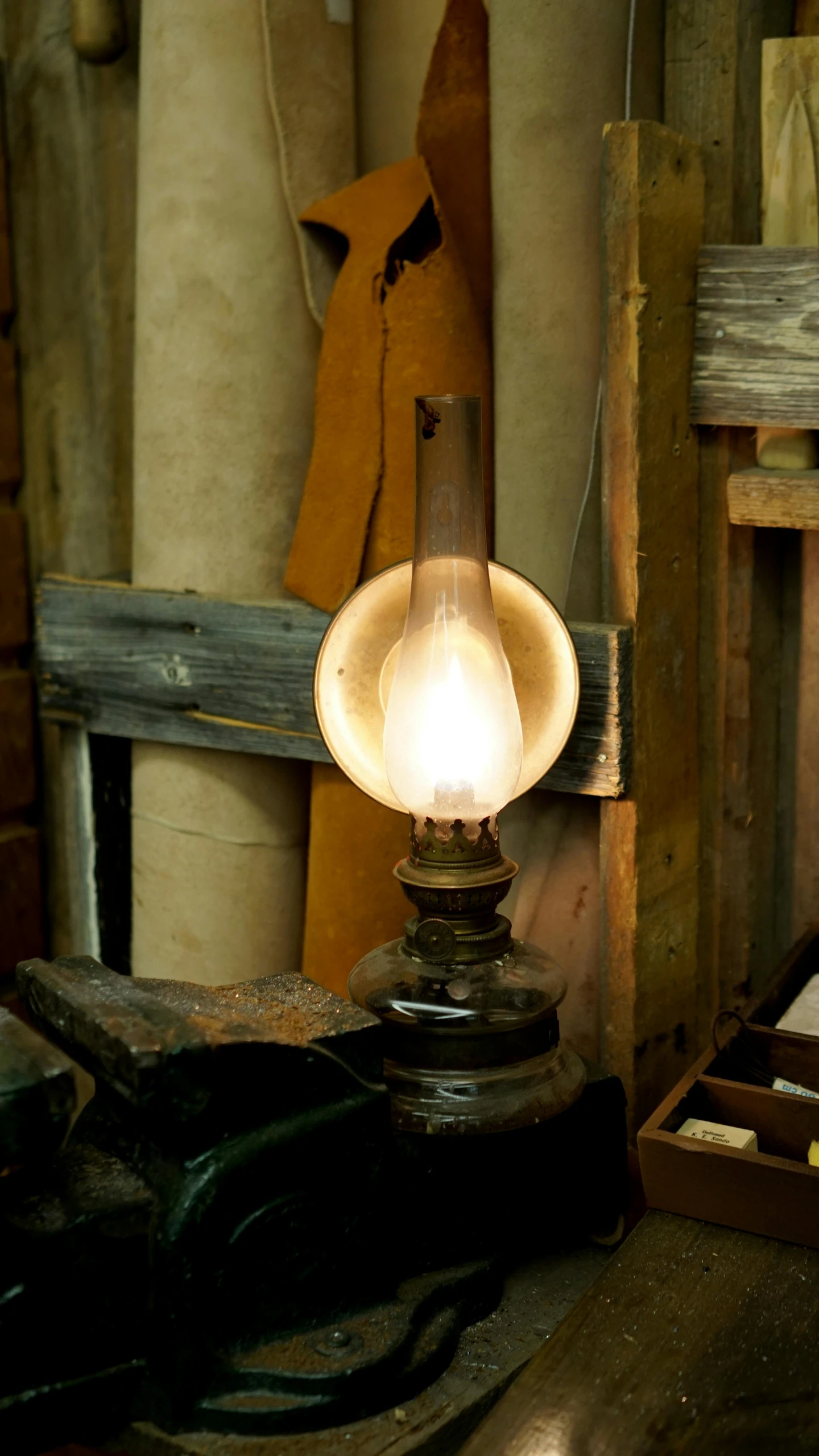 a light sitting on top of a wooden table