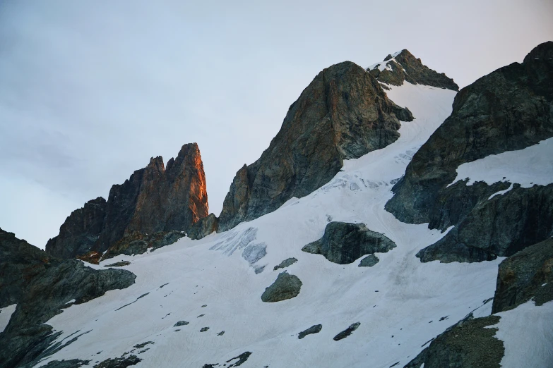 a mountain range with many snow on it