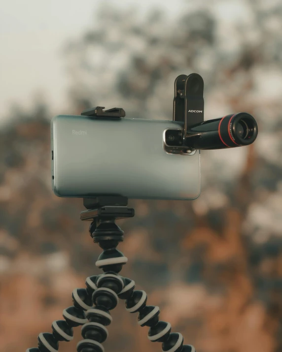 an open camera mounted to a tripod with no one inside