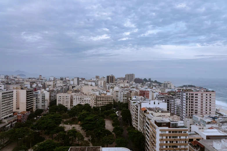 the ocean is next to some white buildings