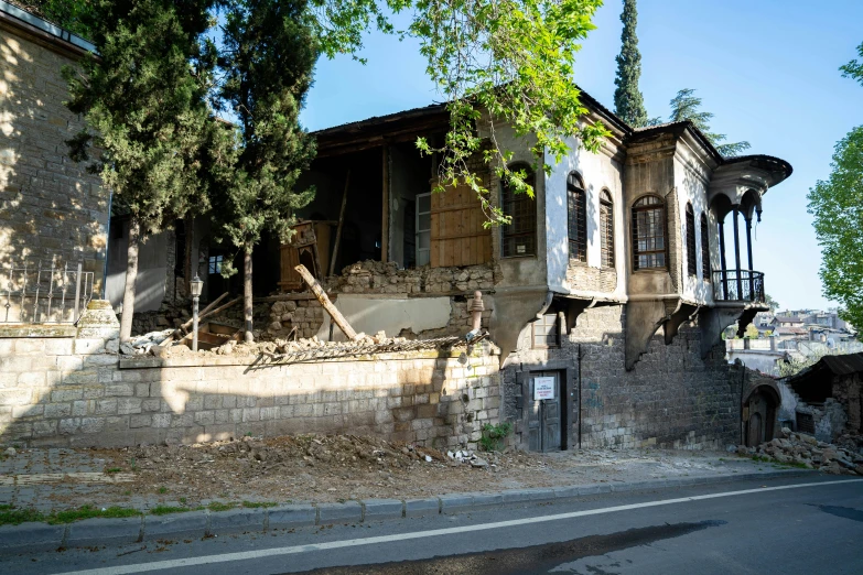 the remains of an old abandoned house are displayed