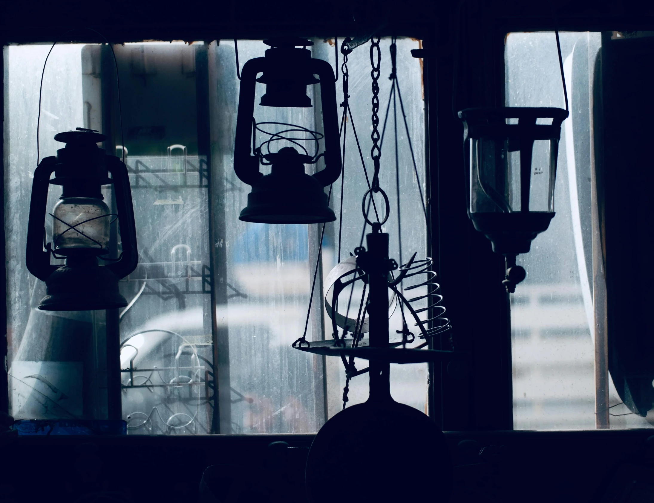 a group of light fixtures hanging outside of a window