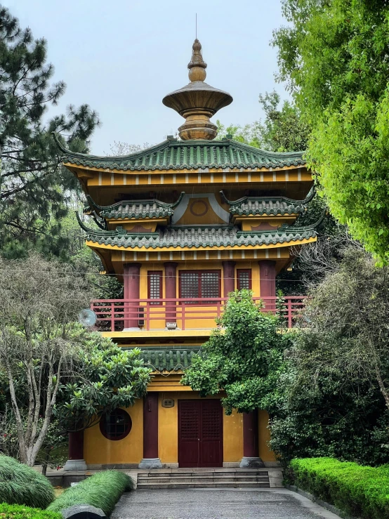 there is a small building near the trees