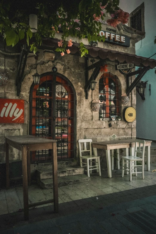 there are three white chairs at this cafe