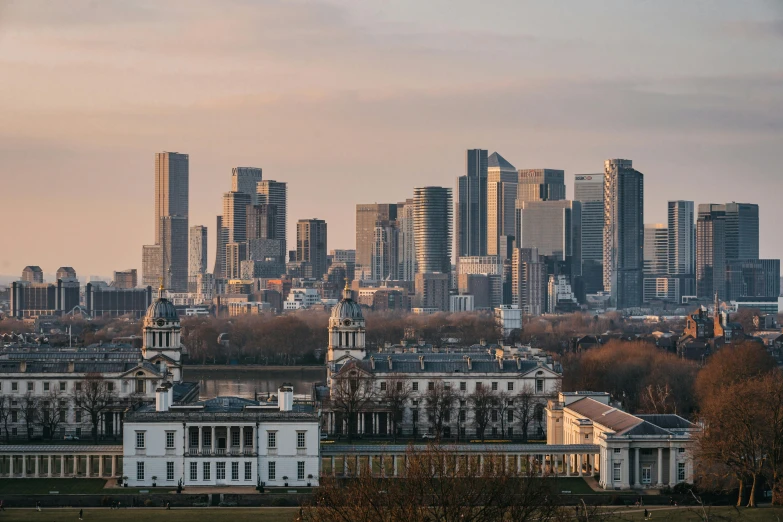 city skyline showing tall buildings and other large skyscrs