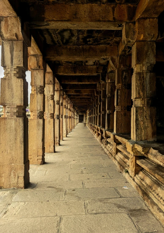 the walkway with columns made from wood