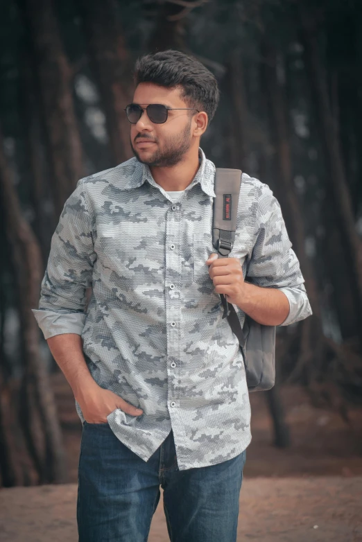 a man is wearing a white shirt and some jeans