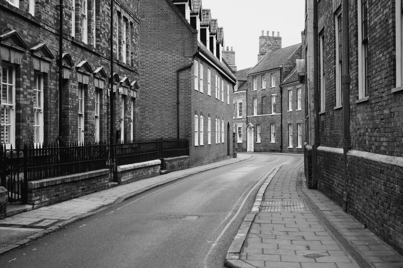 a dark alley way with buildings lined up