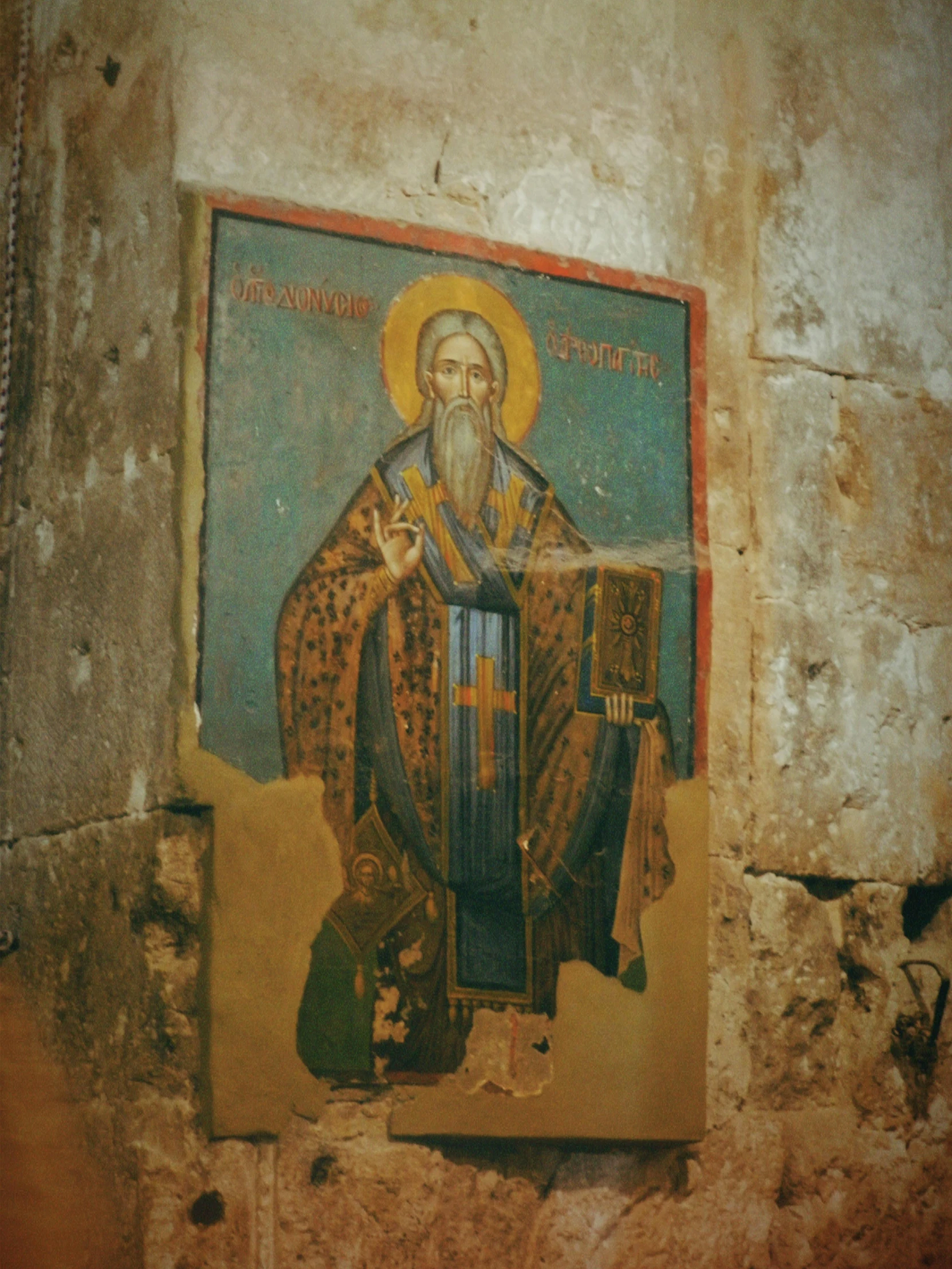 an icon painted on the side of a building