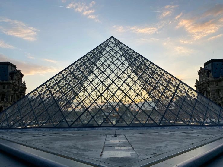 the glass pyramid at the pyramid has several interesting features