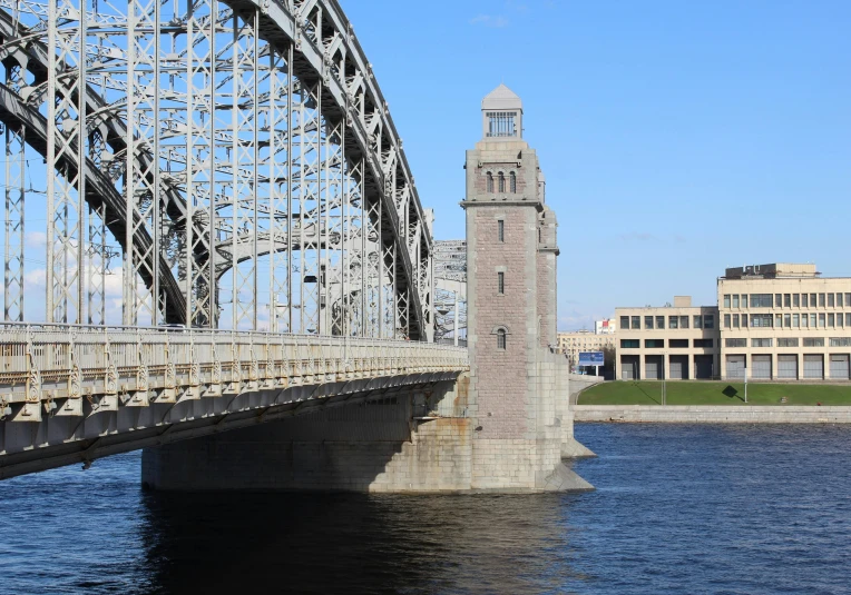 a very tall bridge with a large building in the background