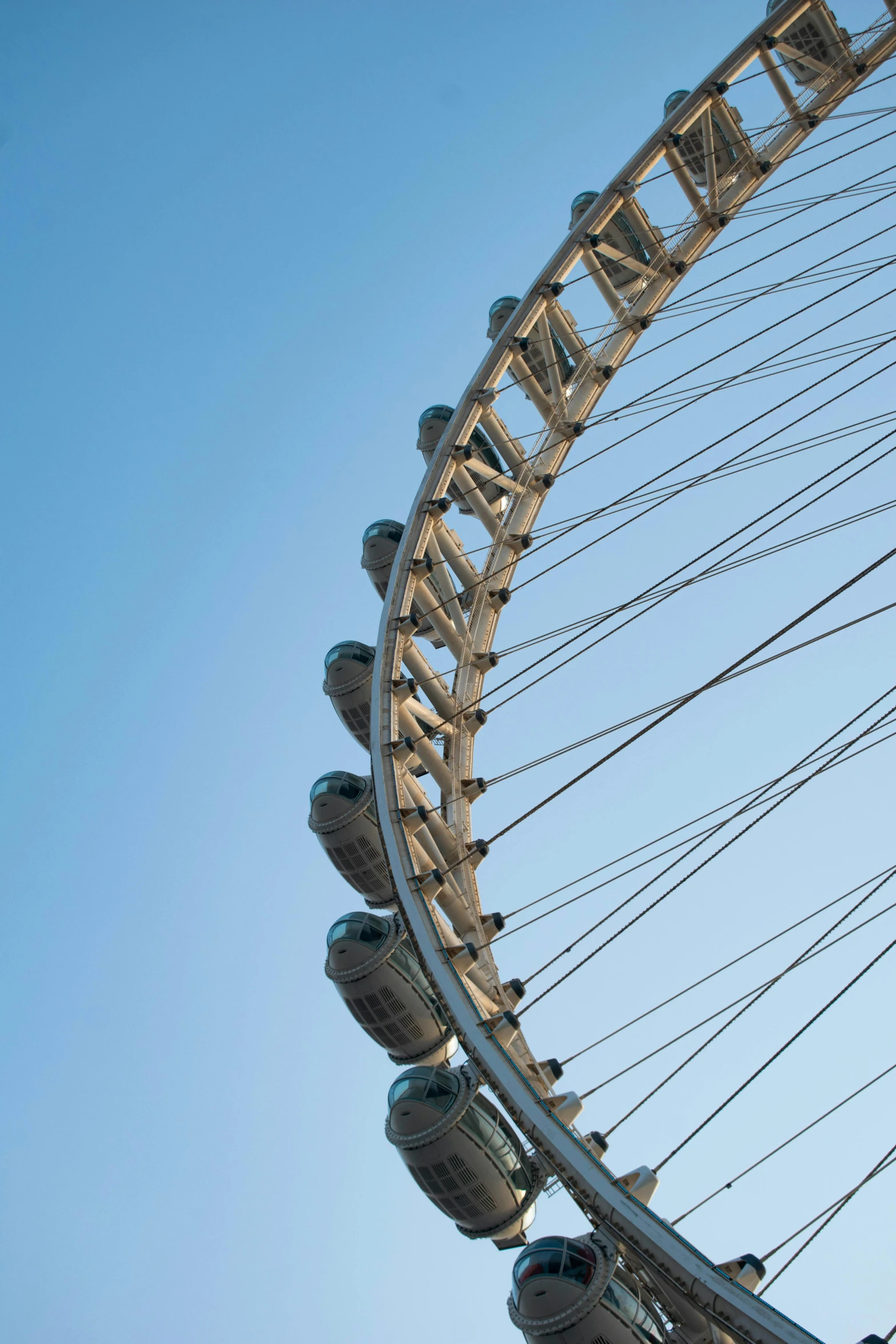 there are many wires in front of the large wheel