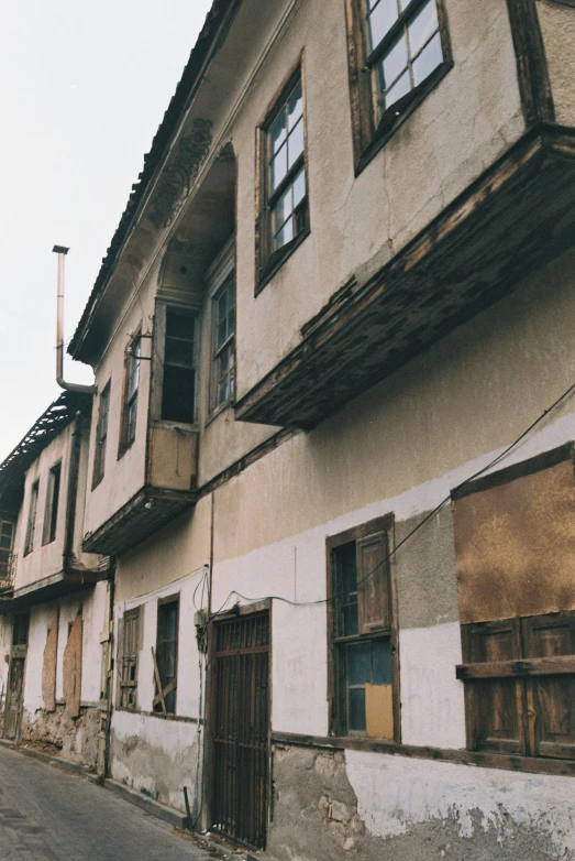 there is a street that is lined with buildings