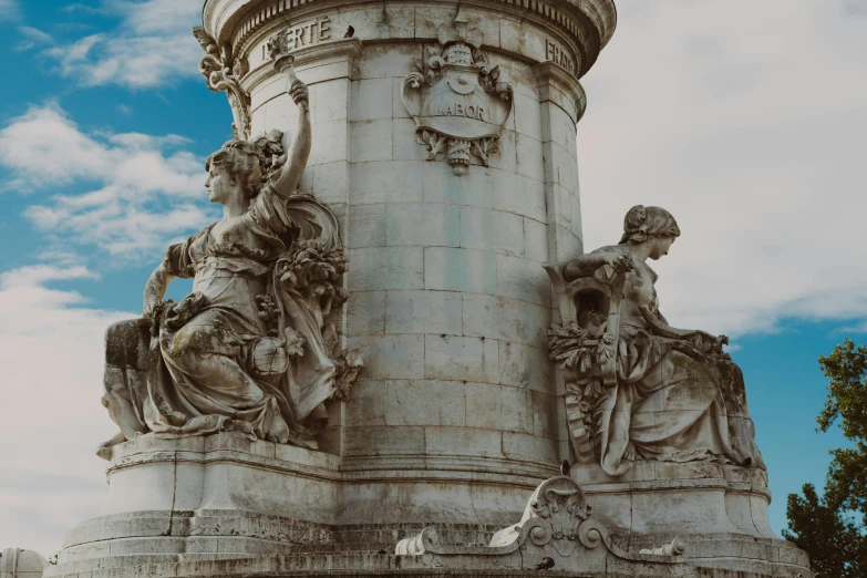 a large stone monument is shown on the sky background