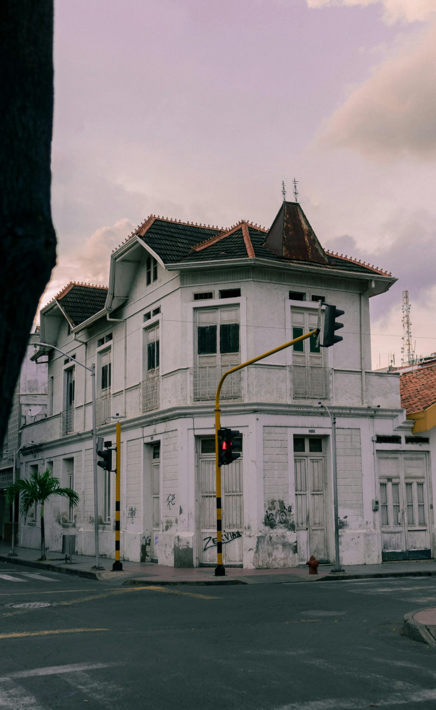 an old building sits in the middle of a street