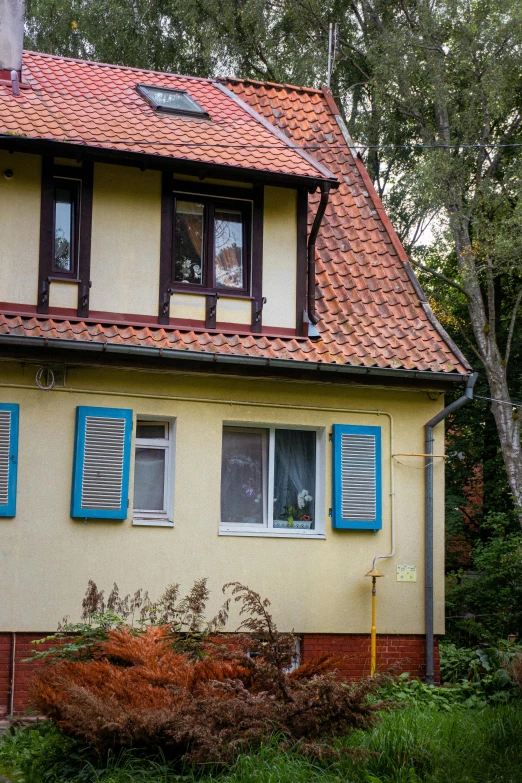 an image of a house that has some windows