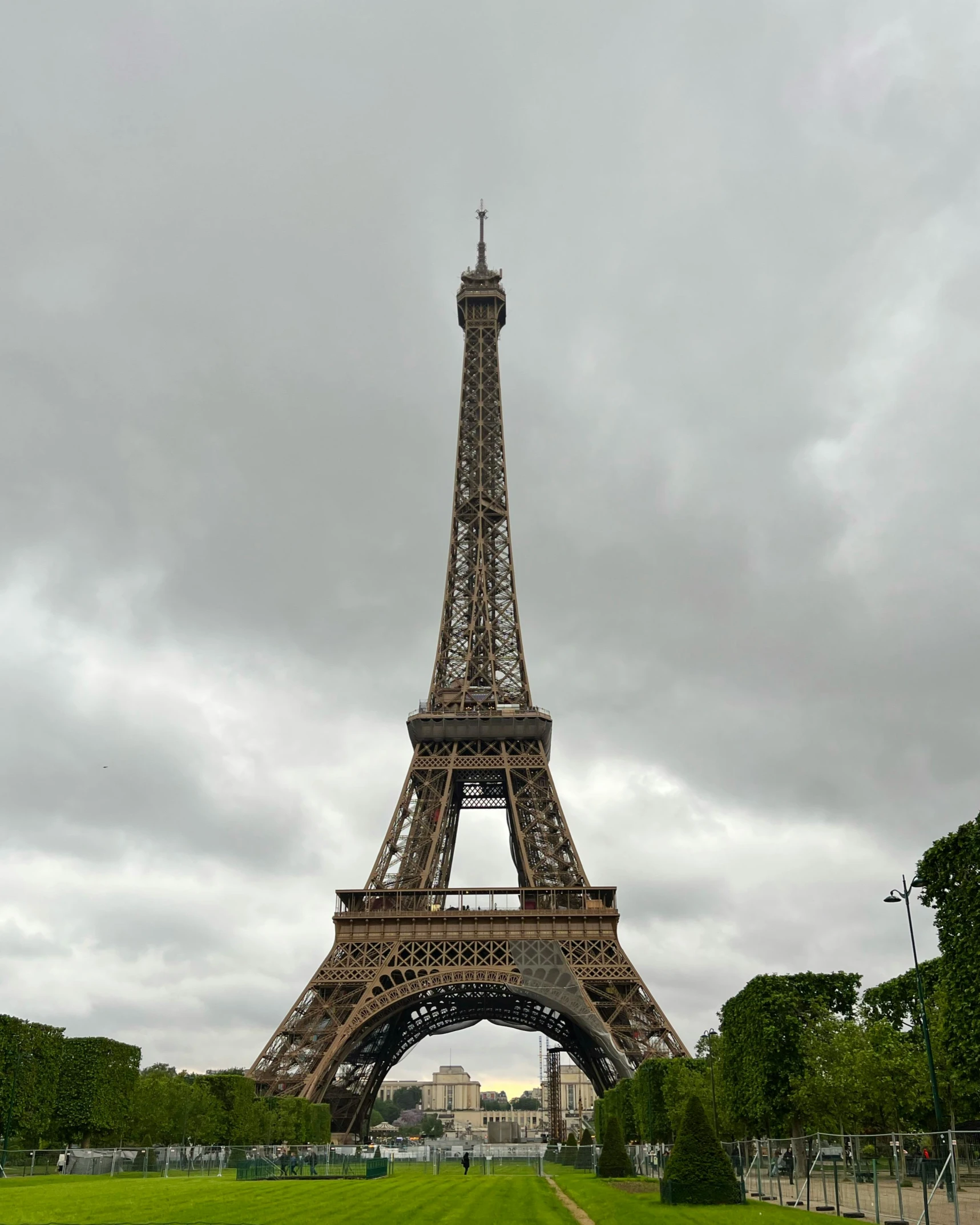 a group of people walking towards the eiffel tower