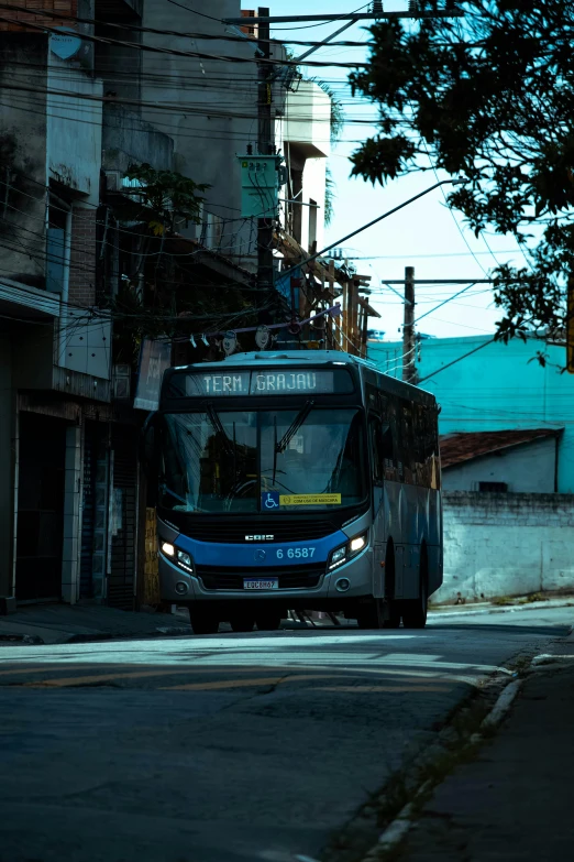 a bus is stopped on the street next to a building