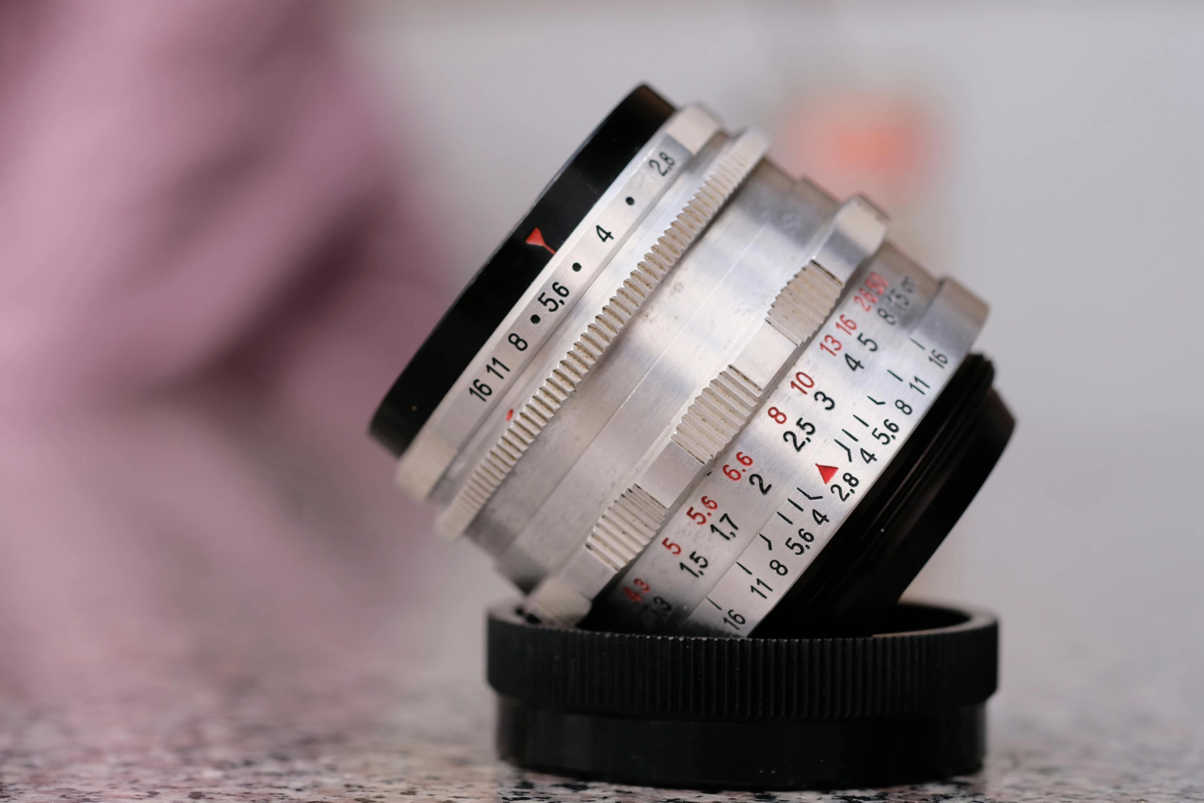 some type of camera lens sitting on top of a table