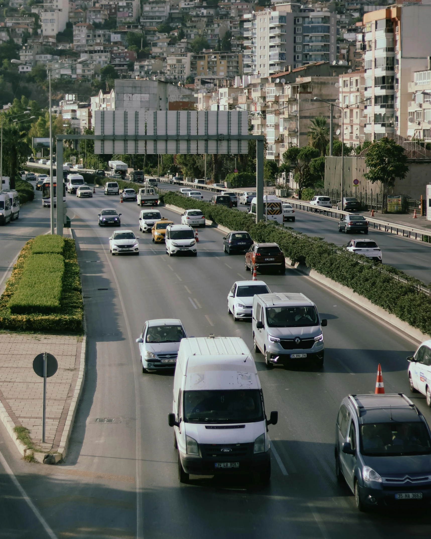 traffic jams in two lanes in the city