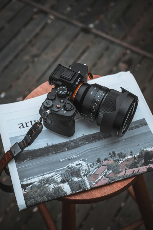 an object is sitting on a table with a camera