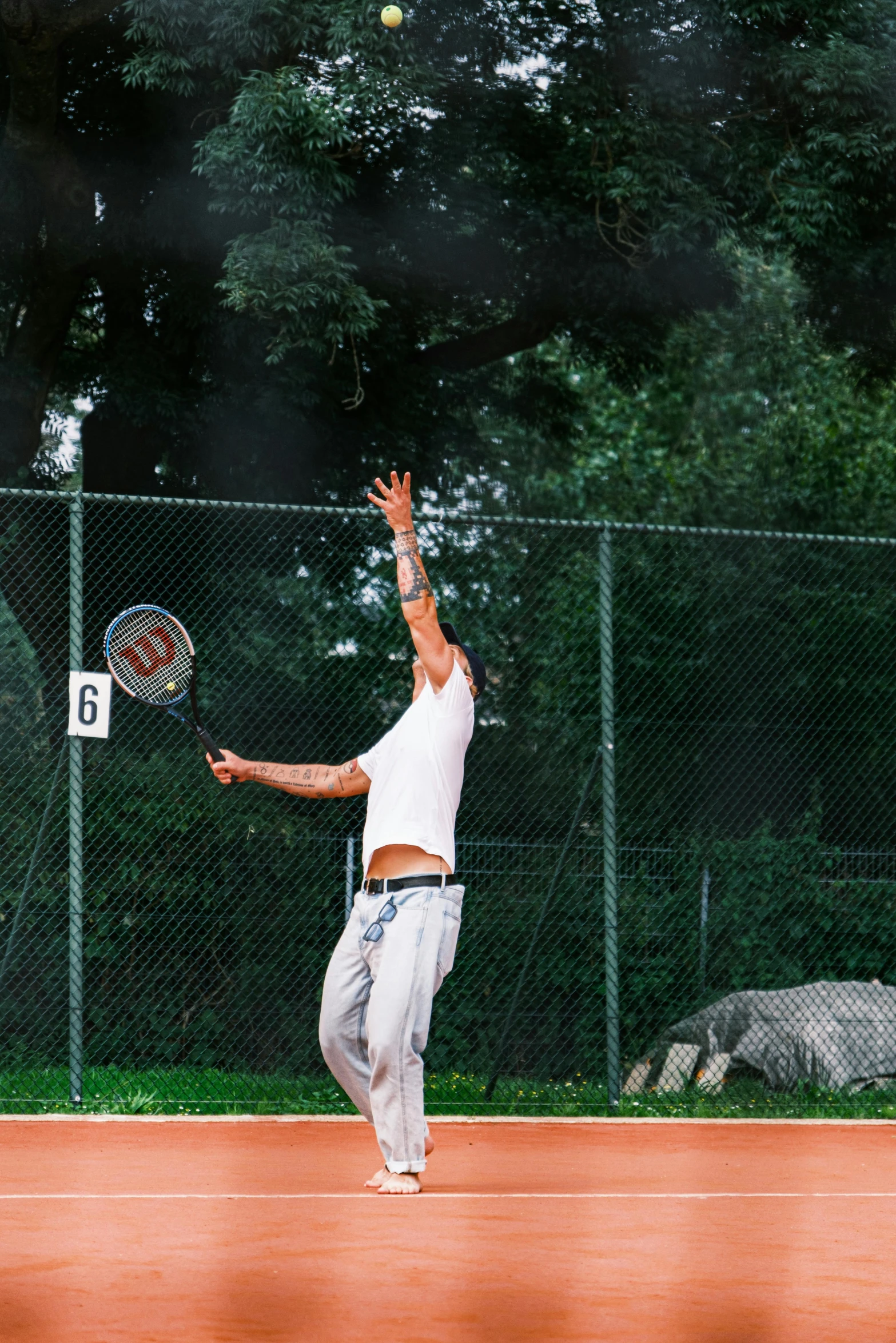 the man is holding a tennis racket while playing tennis