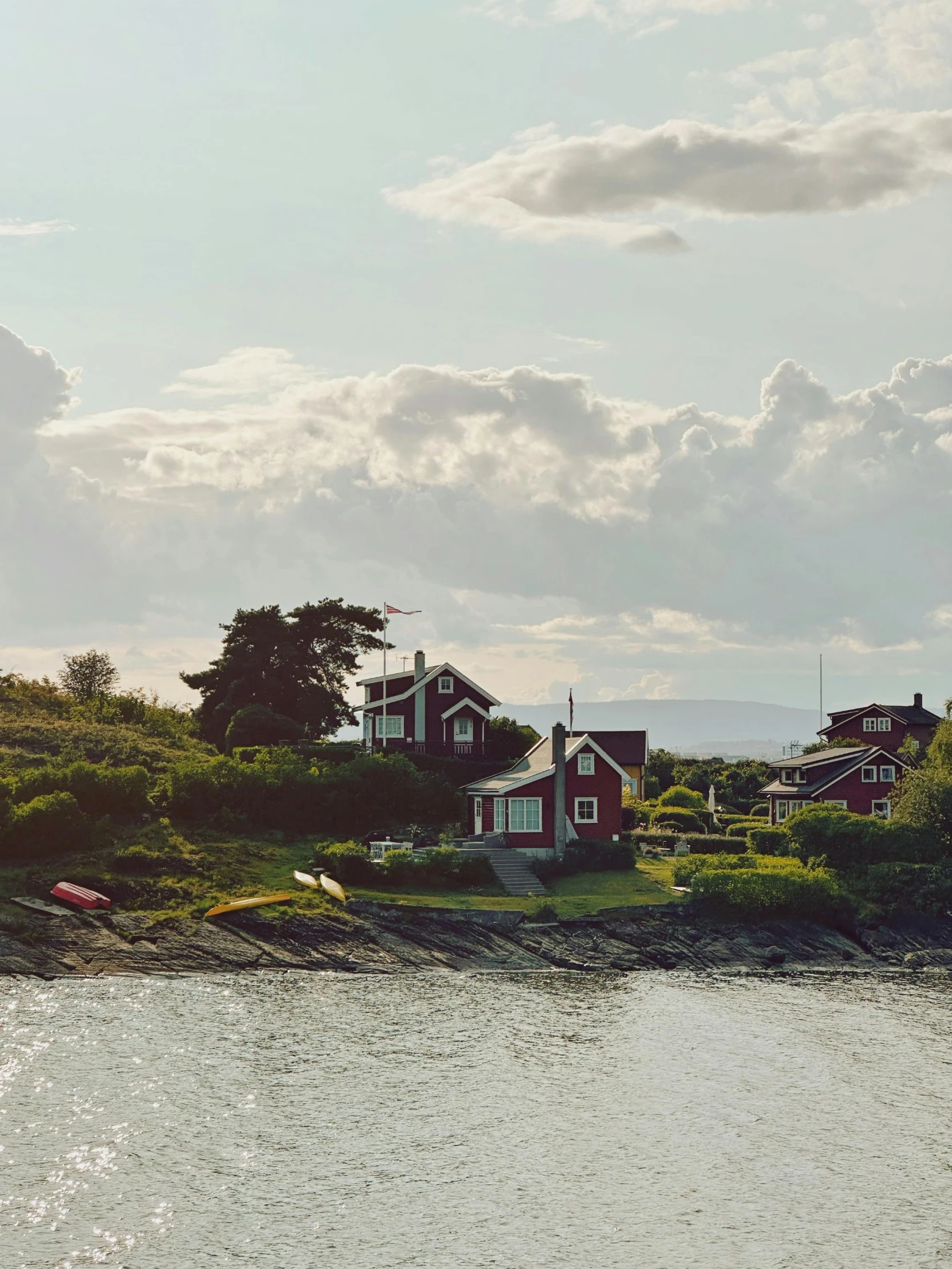 houses line the shore of a body of water