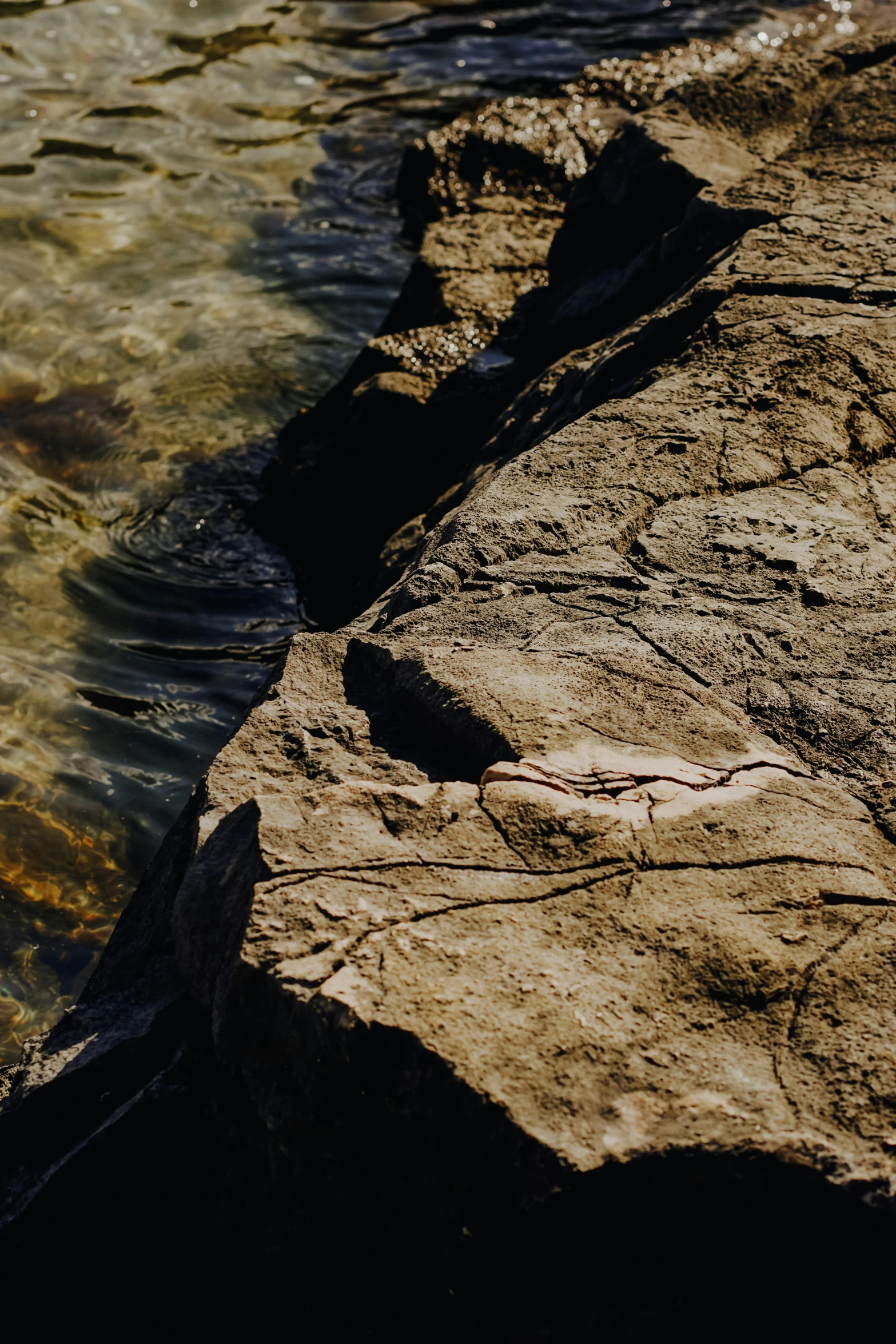 a stone wall that is next to the water