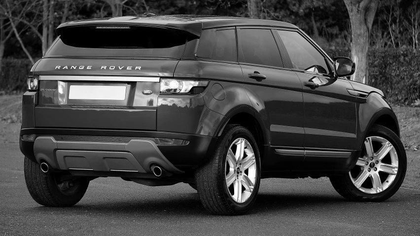an all - terrain range rover is shown in black and white