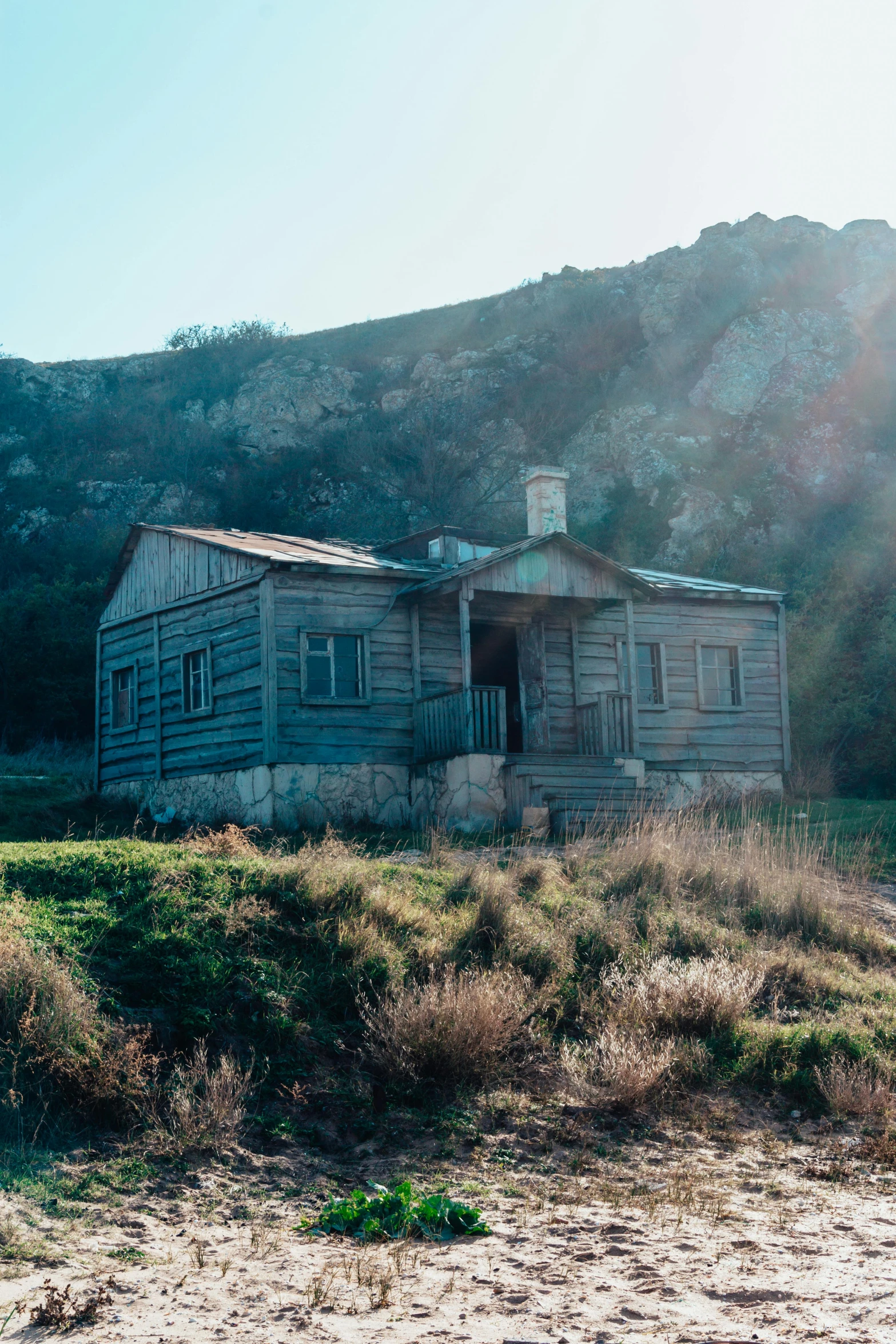 an old building sits on the side of a hill