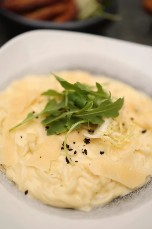 a plate that has some kind of food on it