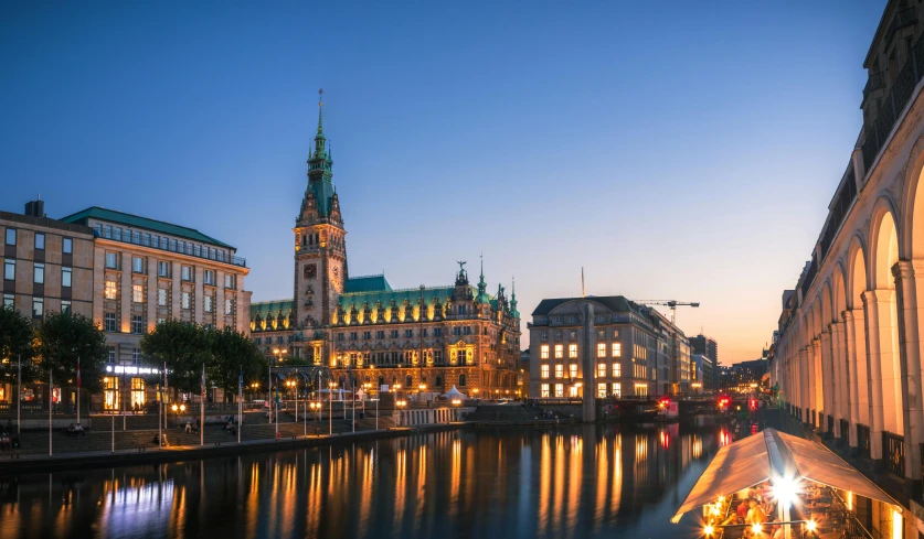 an image of the city of vienna in a dusk scene