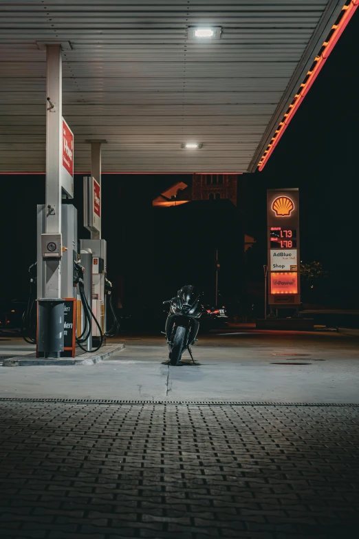 the gas pump is still empty during the night