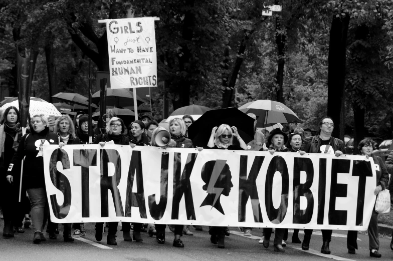 a black and white image of people holding signs that read strawk kobiet