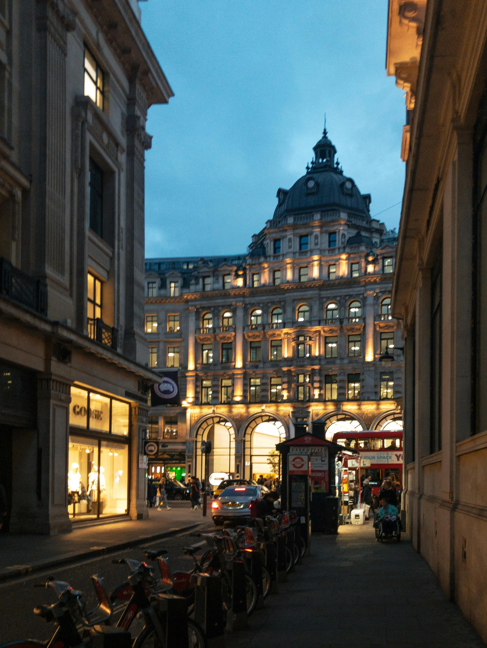 a small street in the middle of an area that has various buildings on it