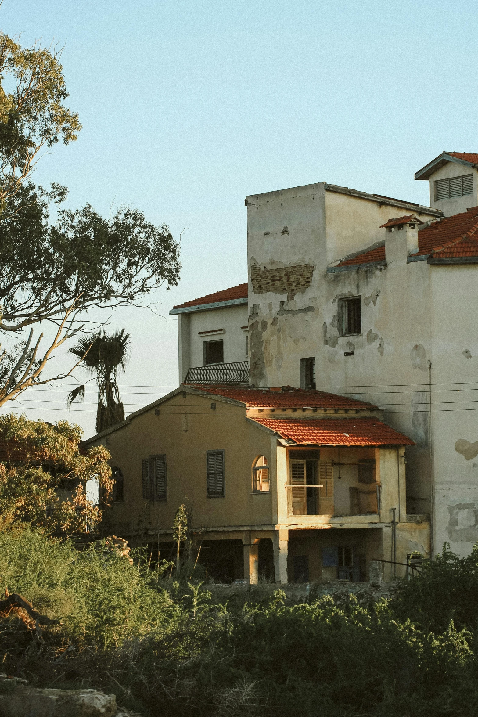 an old building with a roof that is missing