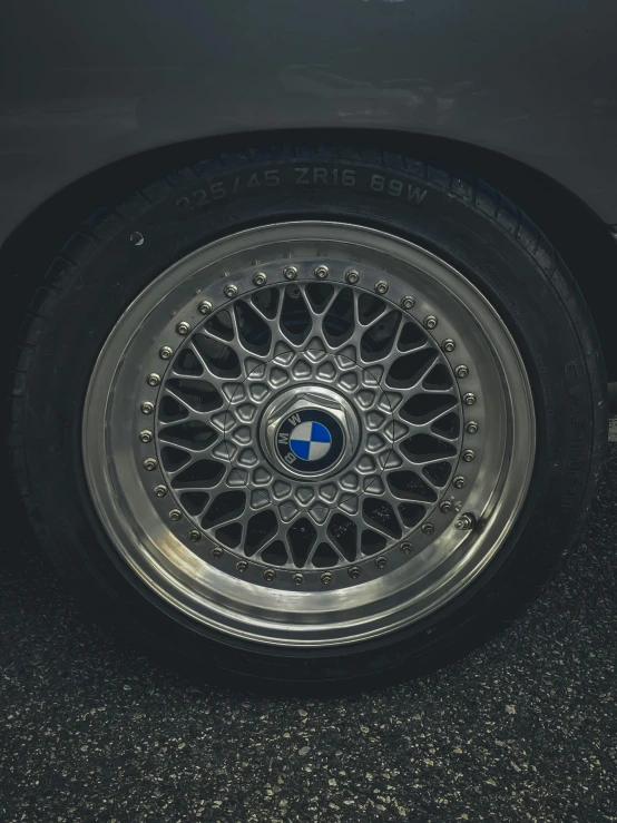 the front wheels on a bmw car