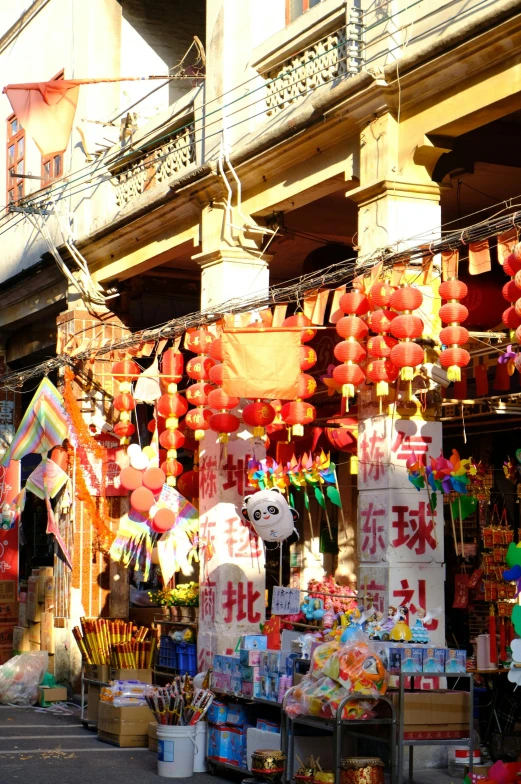 a bunch of lanterns that are above a store