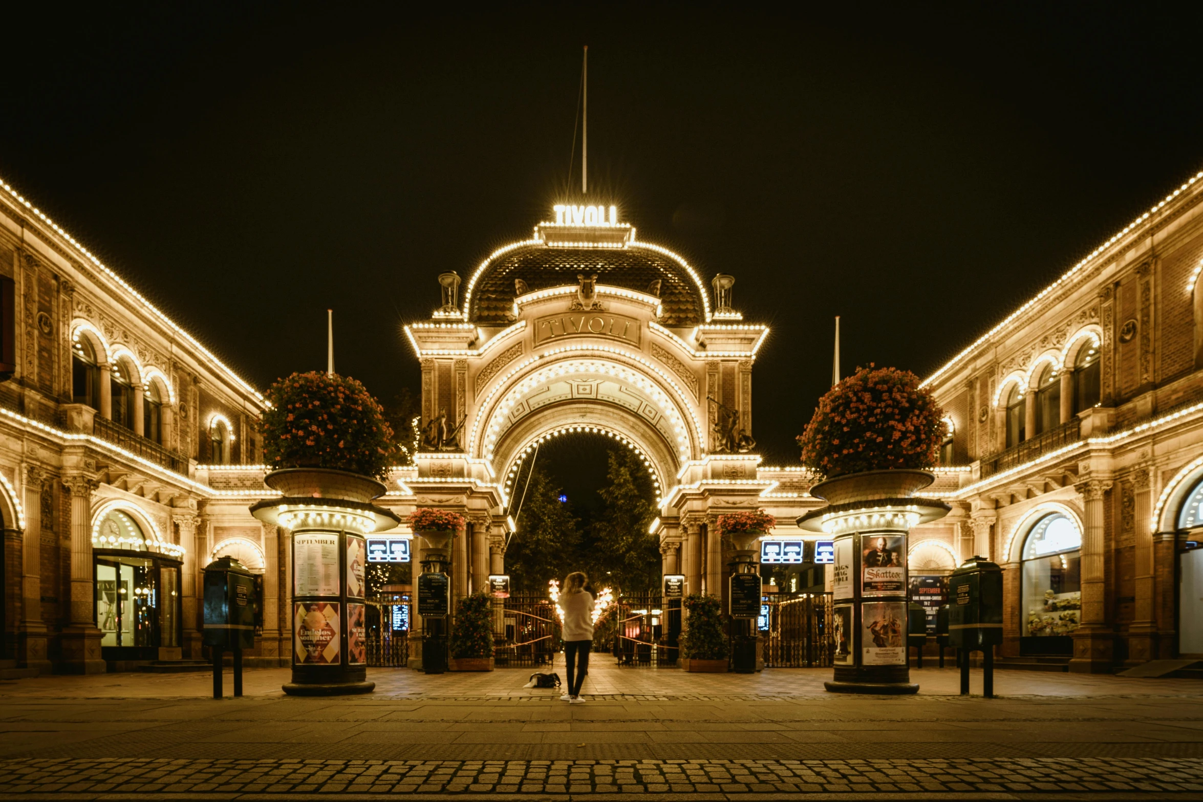 an old building has been decorated for christmas